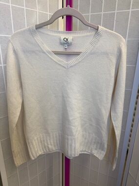 Qi Cream V-Neck Sweater